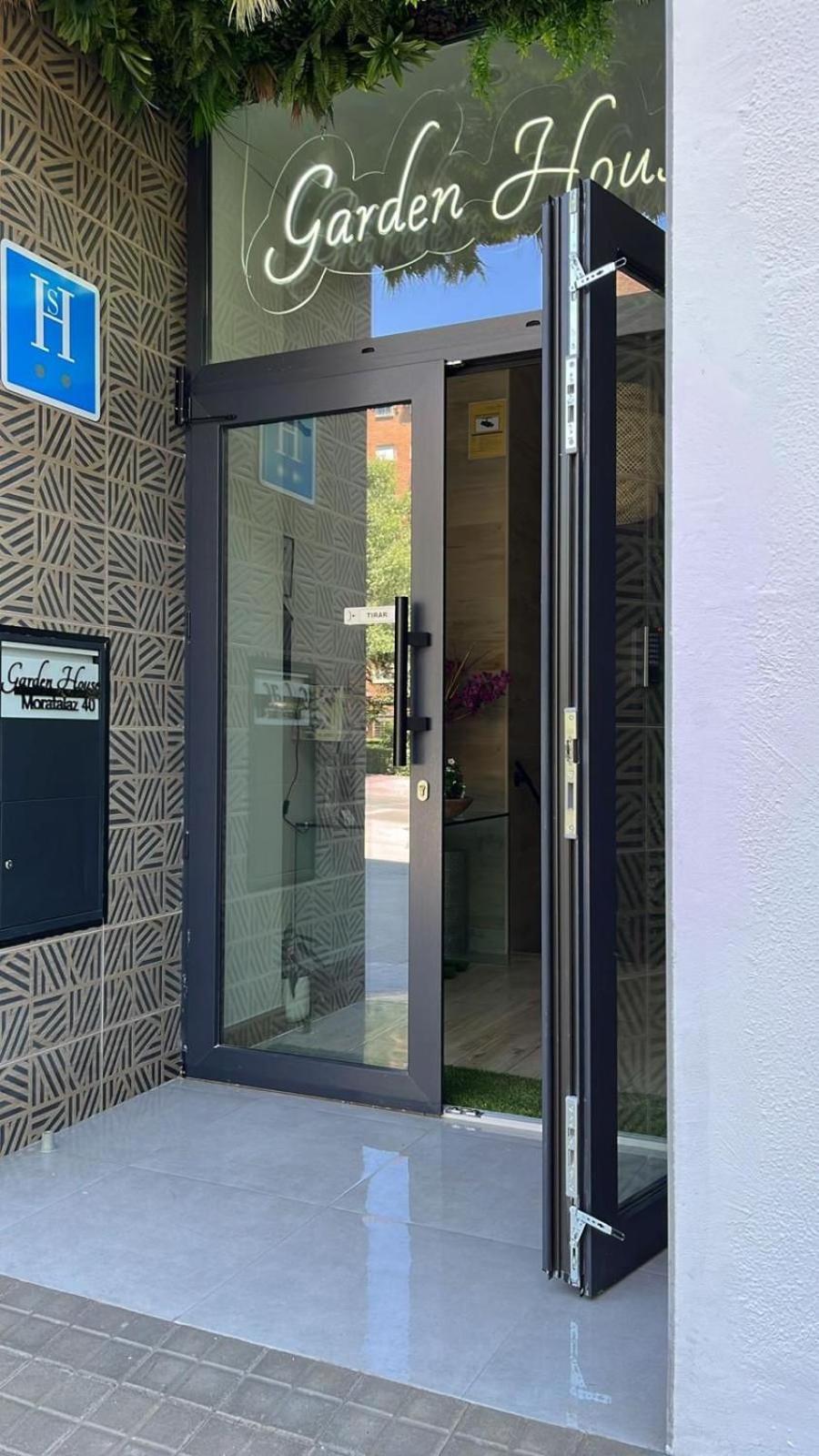 Garden House Madrid Hotel Exterior photo